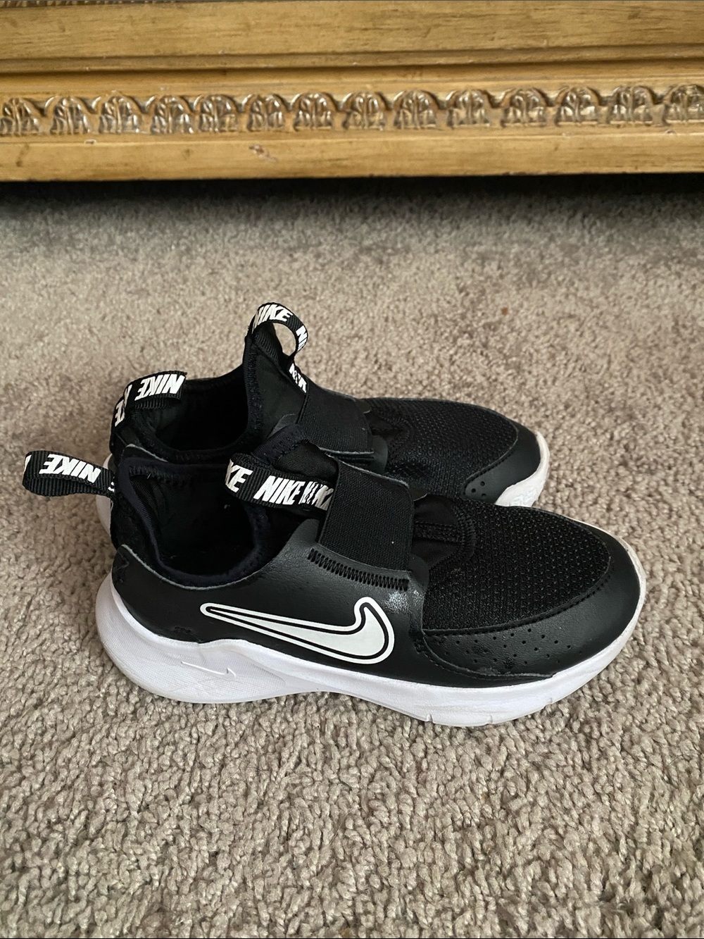 Nike Flex runners low top Kids Black and White Slip-On Sneakers kids SZ 13C